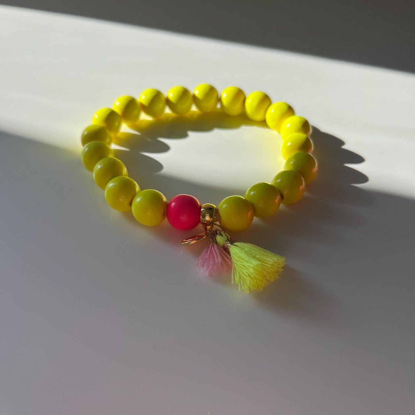 Holzperlen Armband Sommer, neon gelb, Armband mit Quaste