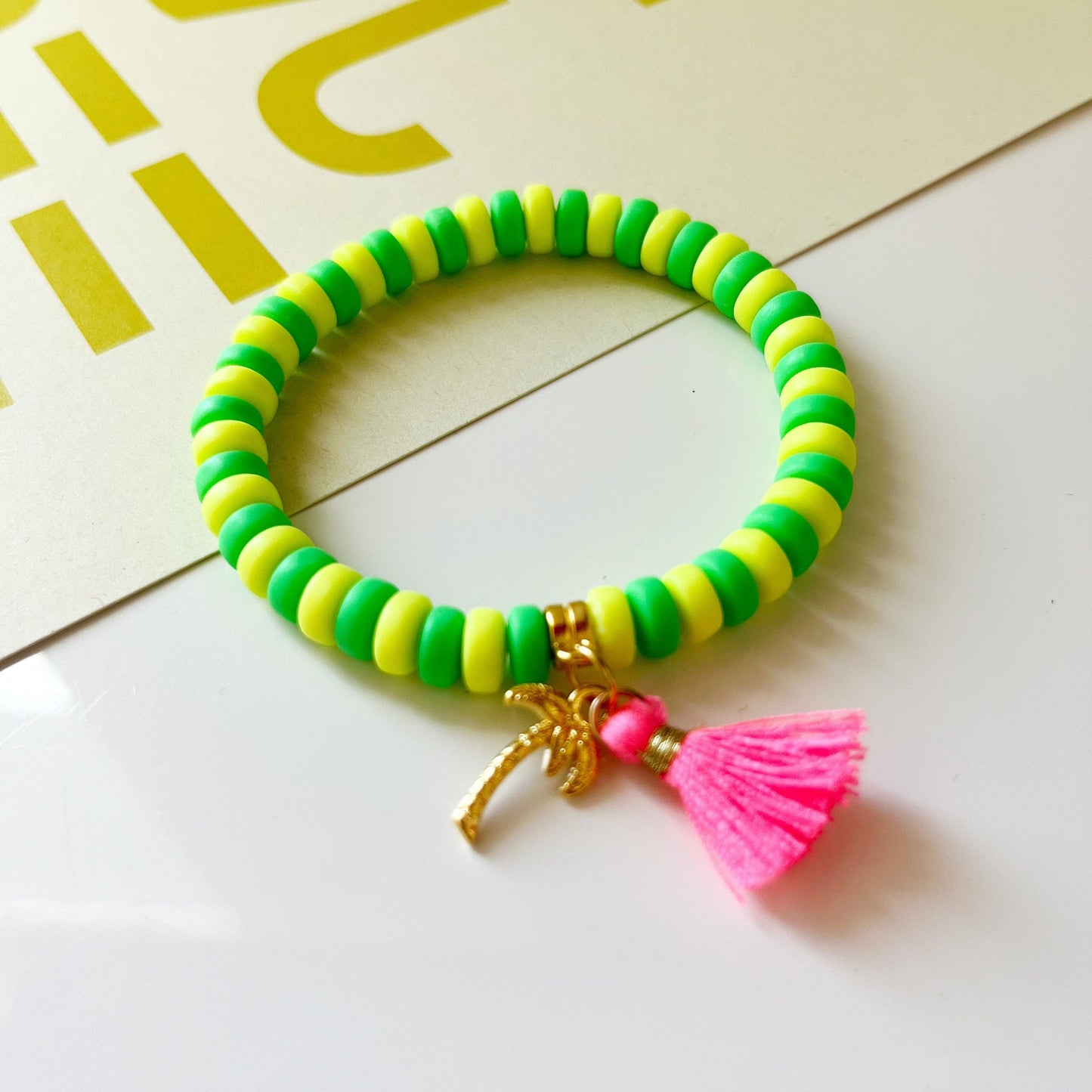 Polymer Perlen Armband Sommer Ibiza Style, neon grün und neon gelb, Armband mit Qauste
