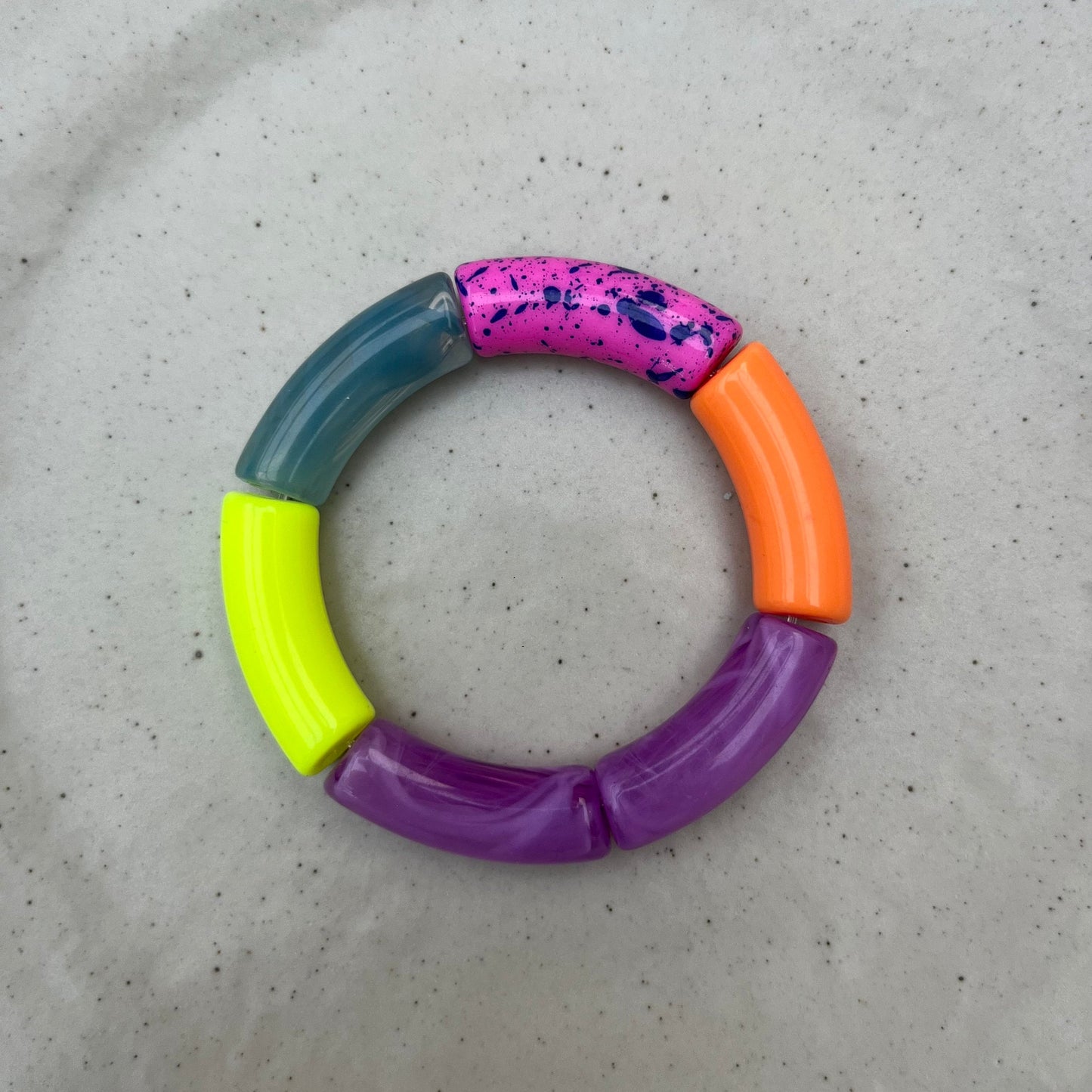 Tubeperlen Armreif Sommer Ibiza Style, gebogene Acrylperlen, Lila, Neon Gelb, Orange