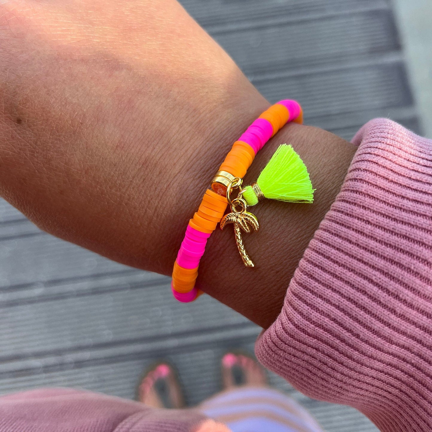 Katsuki Perlen Armband Sommer Ibiza Style, Neon Pink und Neon Orange, Katsuki Perlen 6 mm, Armband mit Quaste